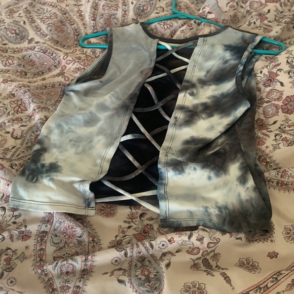 Cross back shirt - Picture 2 of 2